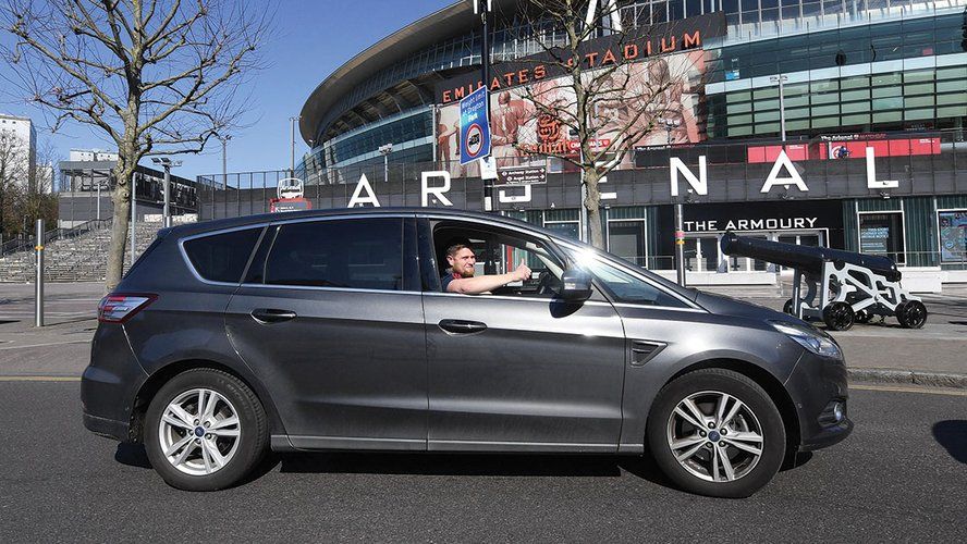 Arsenal supply cars for NHS staff to get to work
