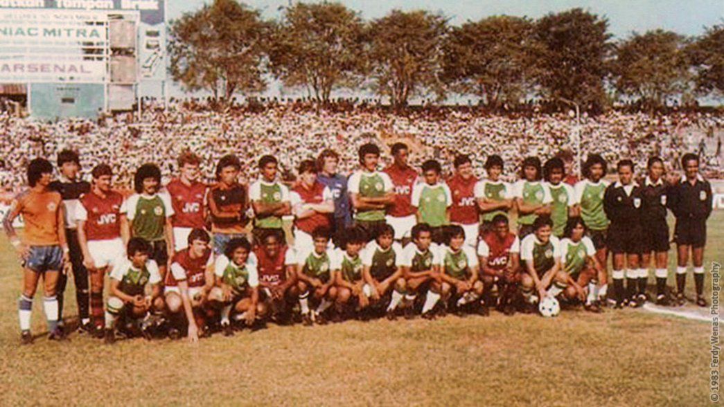 Arsenal line up in Indonesia in 1983