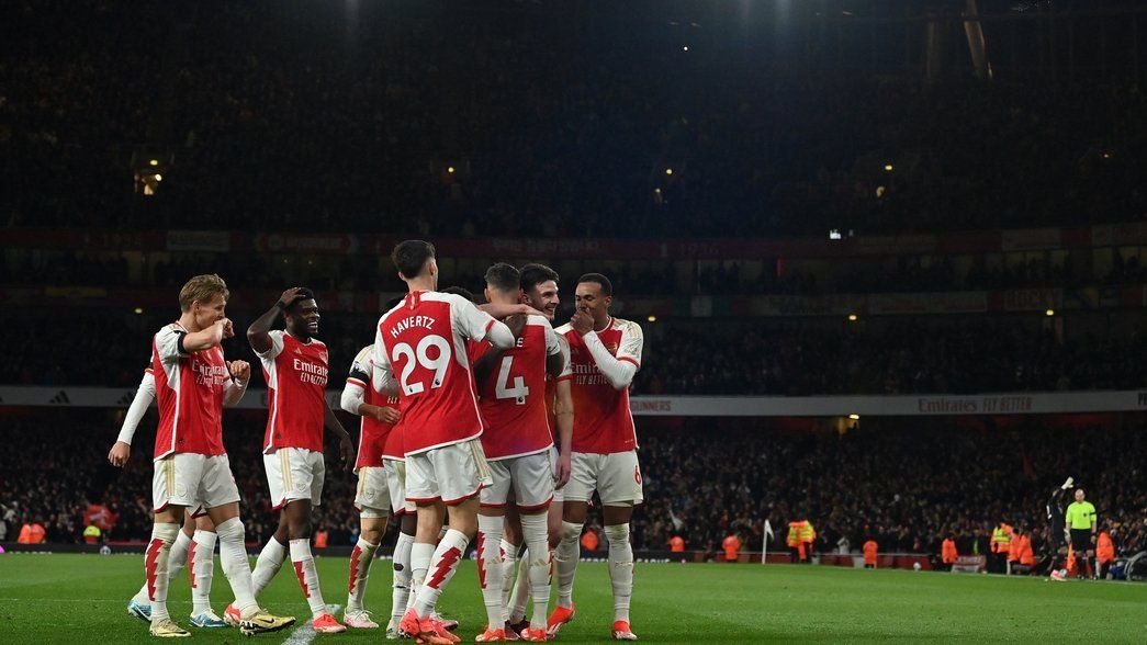 Arsenal team celebrate win over Chelsea