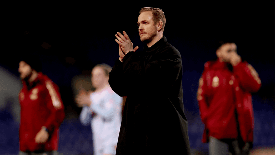 Jonas Eidevall claps the travelling supporters after our 2-0 win