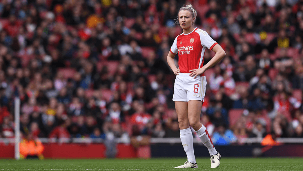 Leah Williamson in action for Arsenal against Tottenham Hotspur