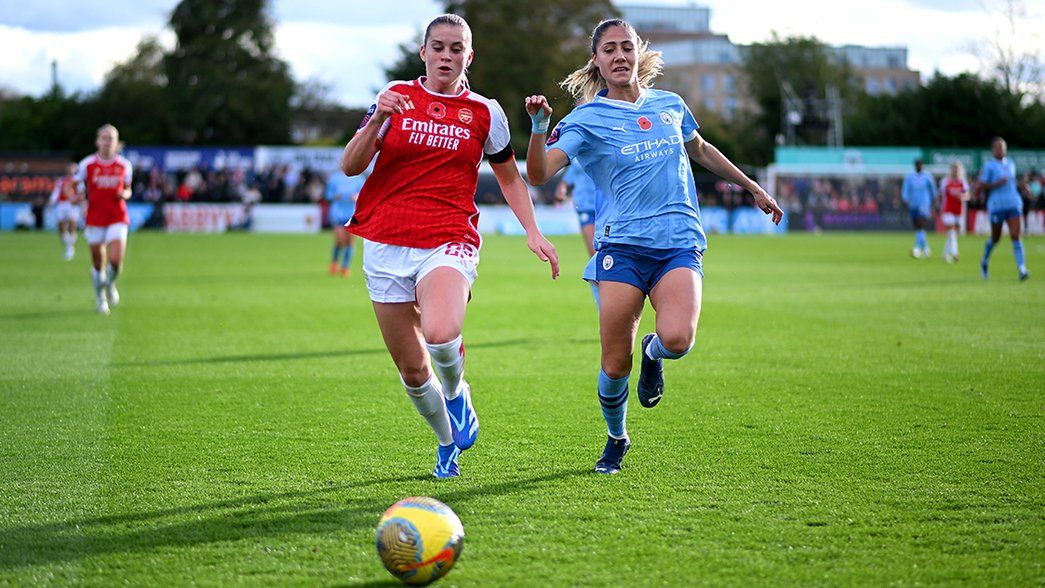 Alessia Russo chases down a ball with Man City's Laia Aleixandri in pursuit