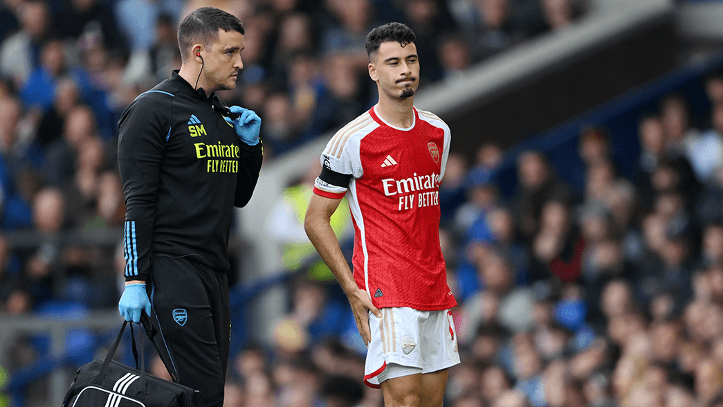 Gabriel Martinelli being substituted against Everton