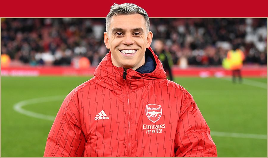 Leandro Trossard of Arsenal poses for a photo whilst celebrating after the team's victory during the Premier League match between Arsenal FC and Burnley FC at Emirates Stadium on November 11, 2023