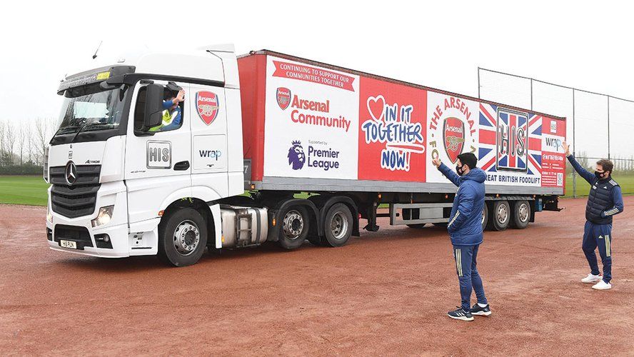 Mikel Arteta and Joe Montemurro send a lorry to deliver our 500,000th meal to the local community on December 11, 2020