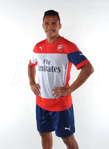 Pictures: Alexis in Arsenal colours | News | Arsenal.com