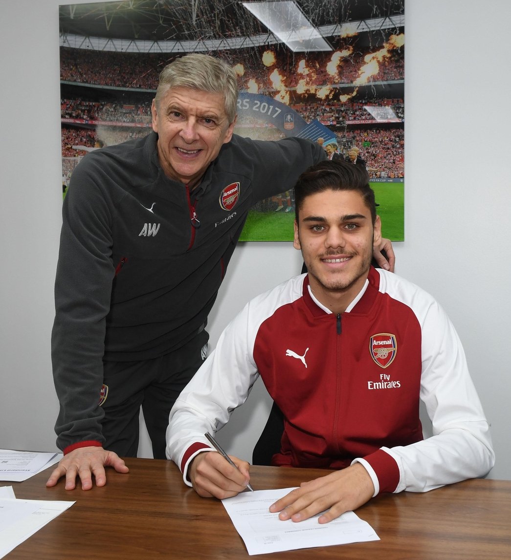 The Official Summer Transfer Rumours Thread - Page 29 Mavropanos%20Wenger%201%20180102MAFC