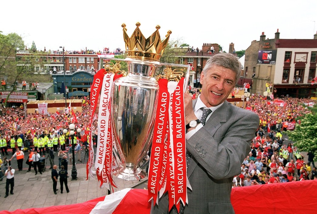 Wenger is leaving holy shit Wenger%20Trophy%201%20040516AFC
