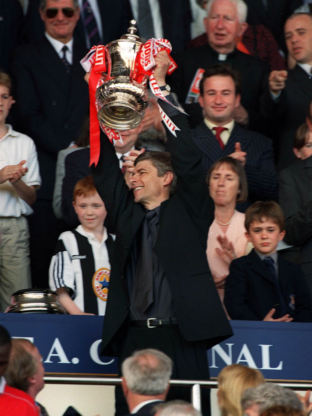 Wenger is leaving holy shit Wenger_Wembley_Final_1998Cs