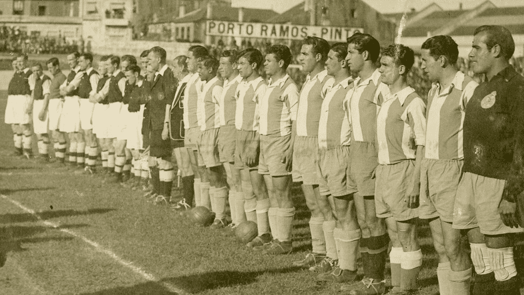 ترکیب پورتو و آرسنال قبل از شروع بازی در سال 1948