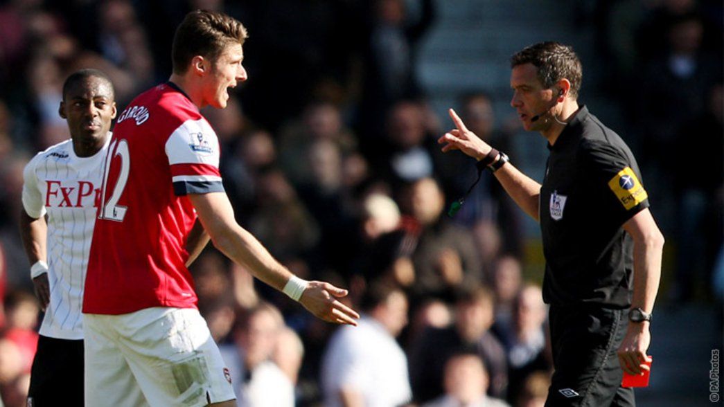 Olivier Giroud is sent off at Fulham