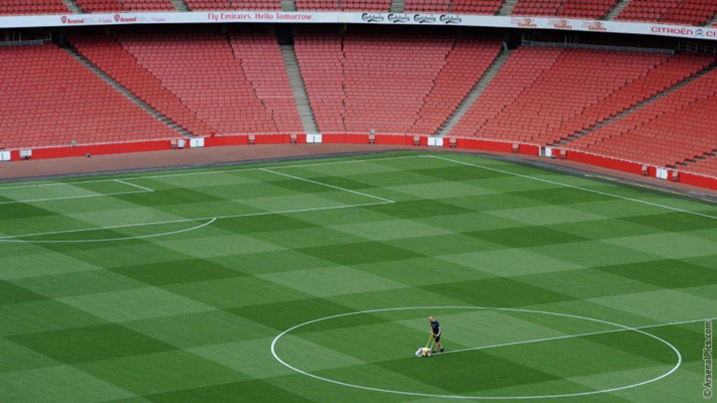 Emirates Stadium - marking the pitch