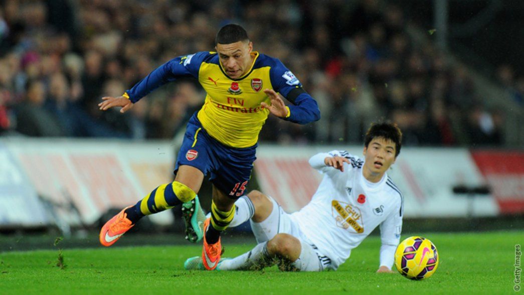 Oxlade-Chamberlain playing against Swansea City