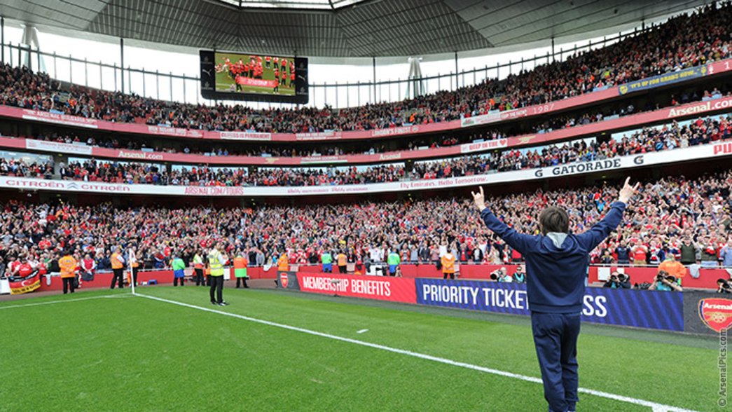 Super Tom says farewell to the Emirates Stadium crowd