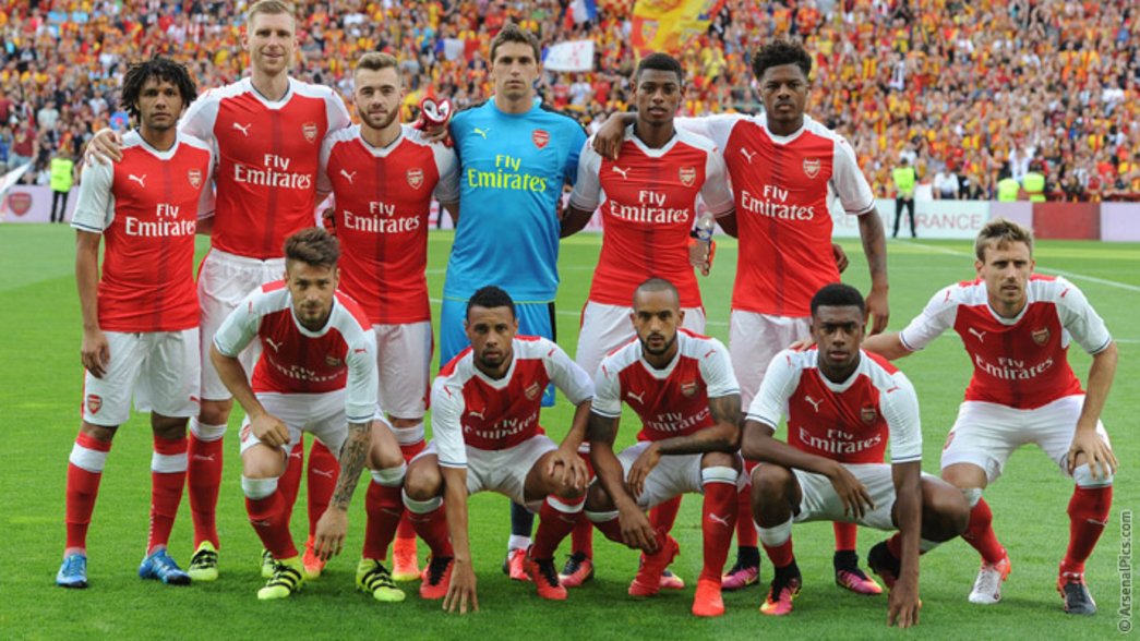 Arsenal line up before playing Lens