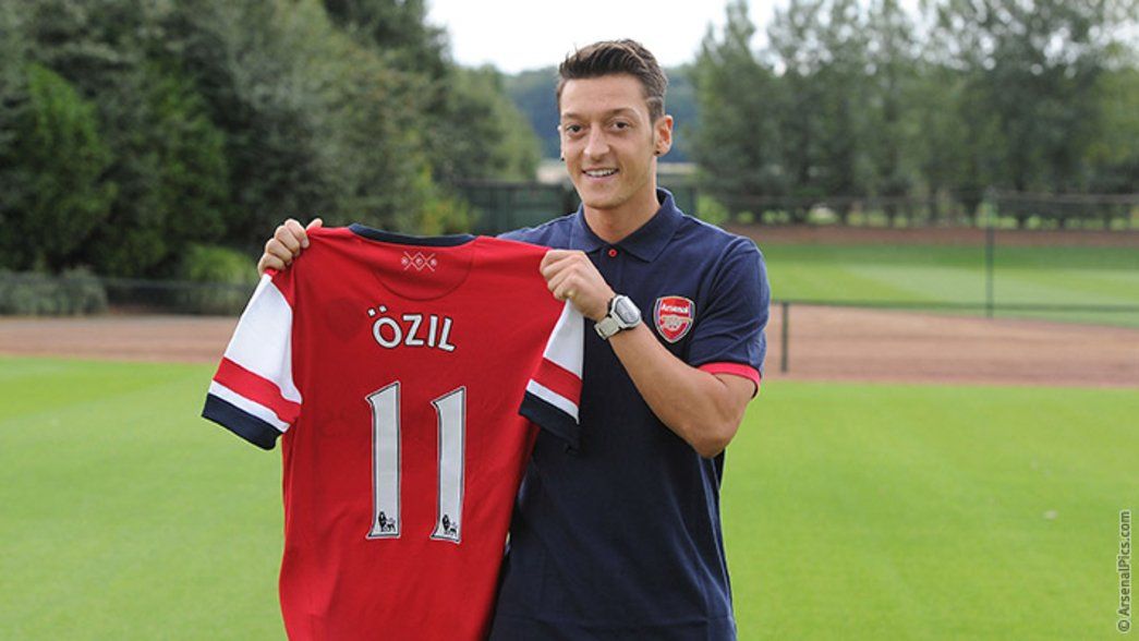 Mesut Ozil signs