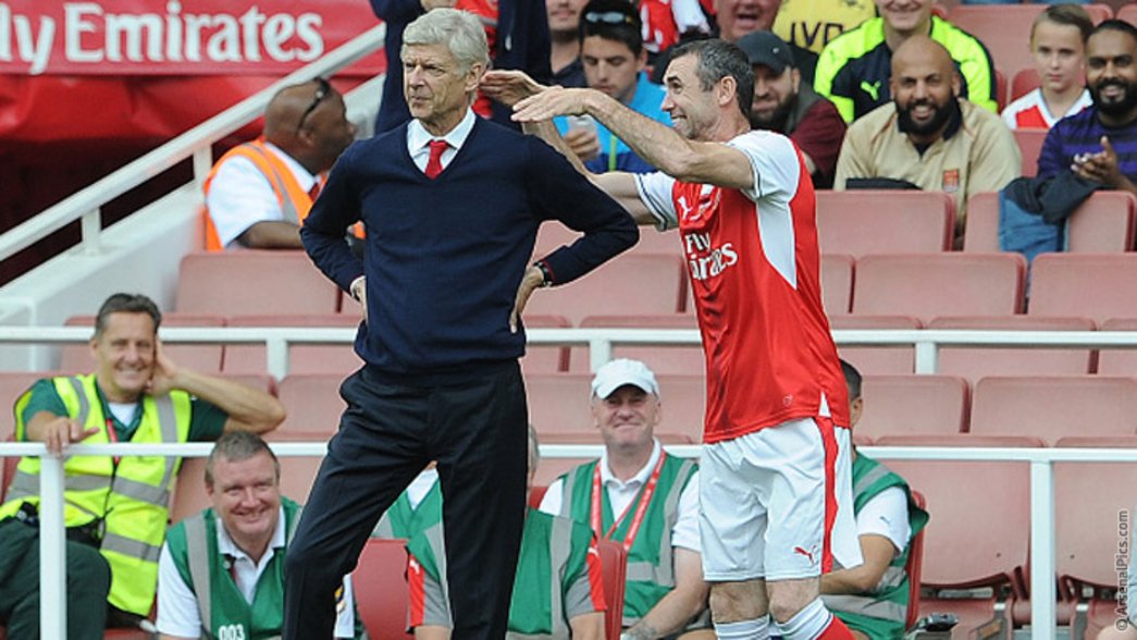 Arsene Wenger watches his side face Milan Glorie