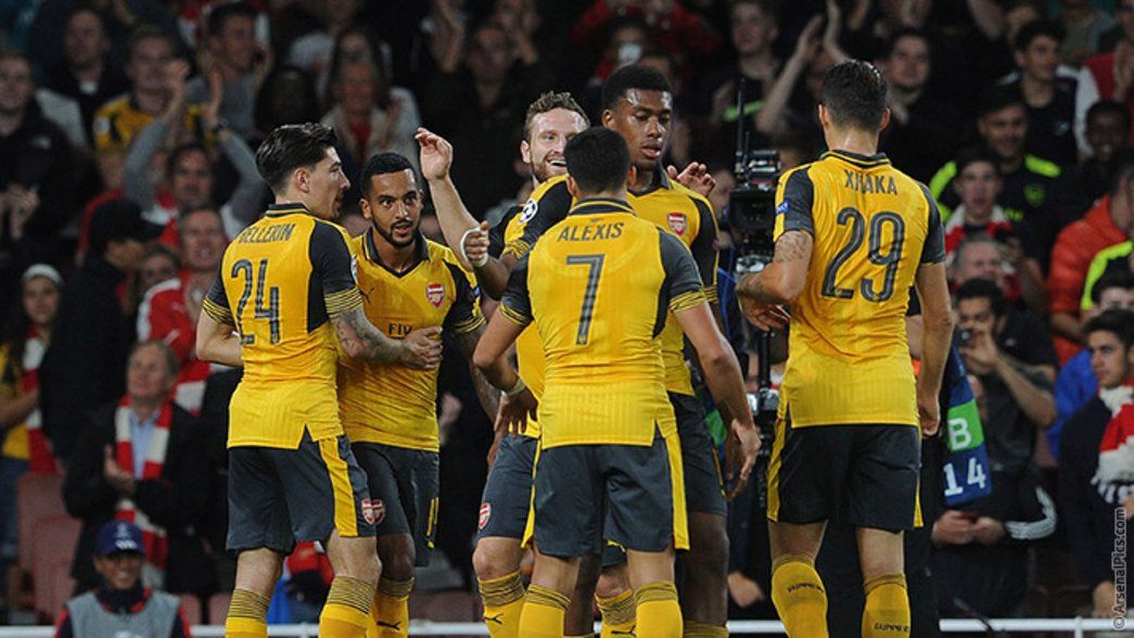 Arsenal team celebrate against Basel
