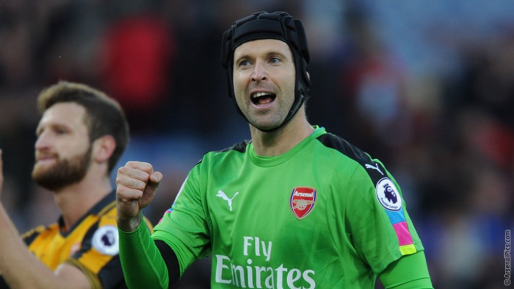 Petr Cech celebrates Arsenal's win at Burnley