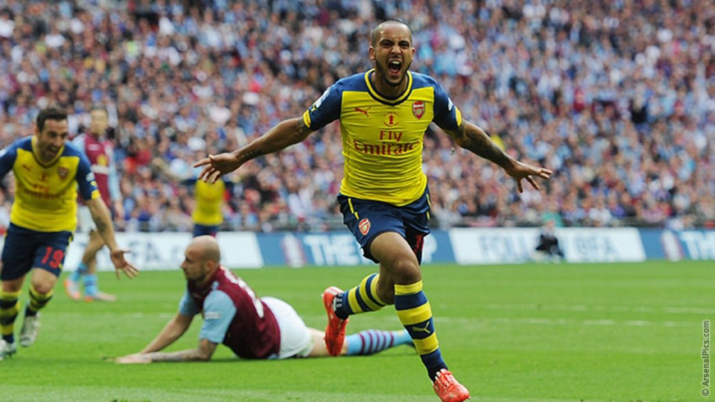 Theo Walcott scores in the FA Cup final