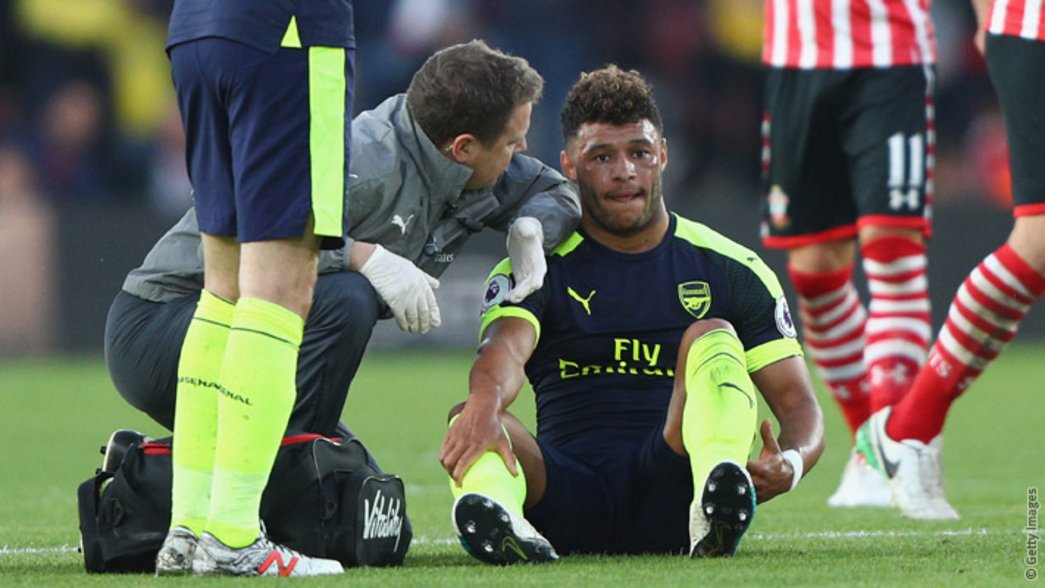 Alex Oxlade-Chamberlain shortly before being forced off at Southampton