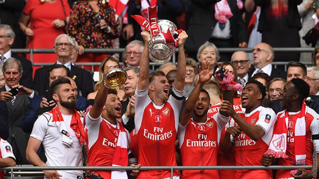Rob Holding lifts the FA Cup