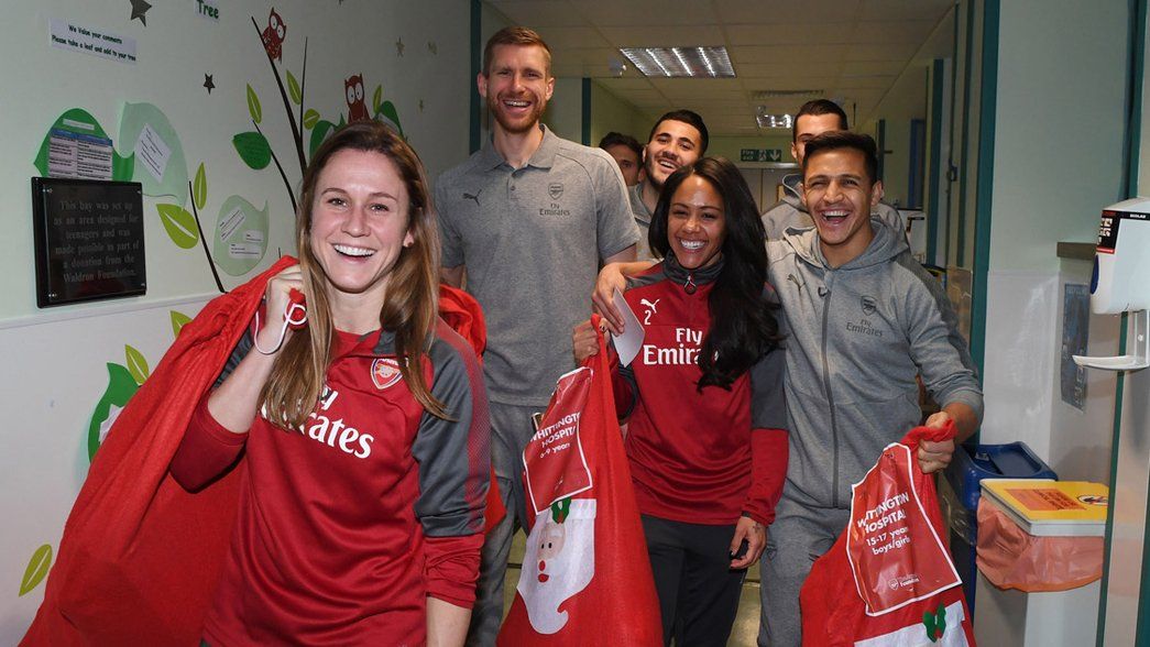 Arsenal stars spread festive cheer