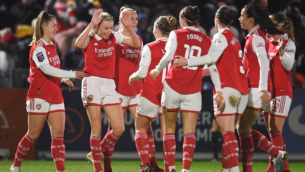 Leah Williamson celebrates scoring against Reading with the team