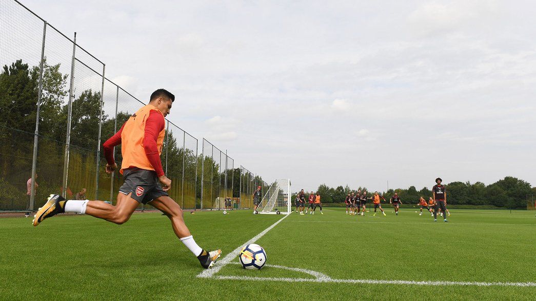 Alexis takes a corner in training before our match at Liverpool