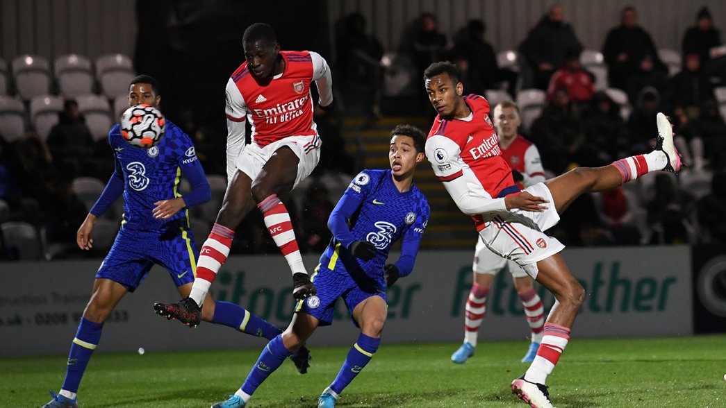 Zach Awe scores for Arsenal U-23s against Chelsea