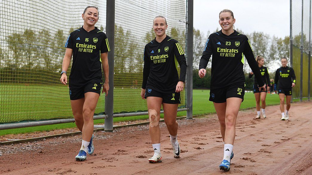Katie McCabe, Beth Mead and Alessia Russo walk to training
