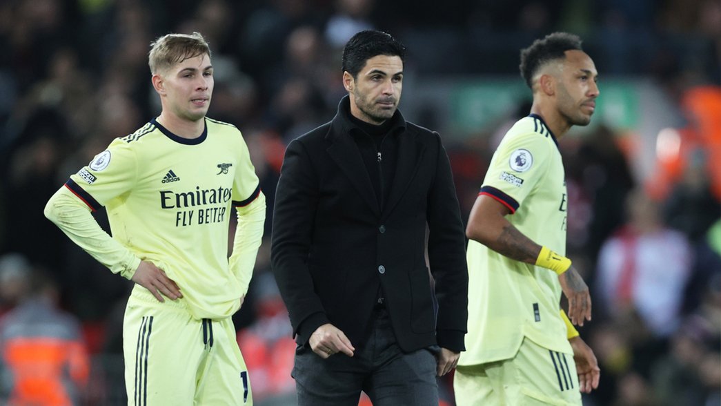 Emile Smith Rowe, Mikel Arteta and Pierre-Emerick Aubameyang after our defeat at Anfield