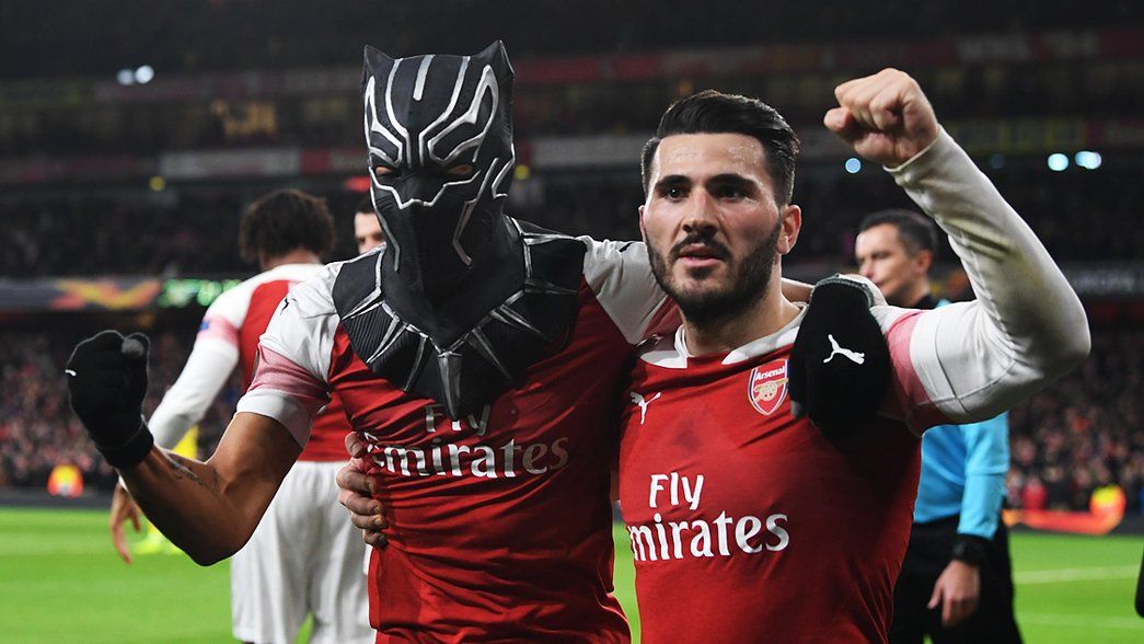 Aubameyang celebates with his Black Panther mask after scoring against Rennes