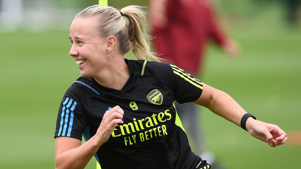 Beth Mead smiles in training