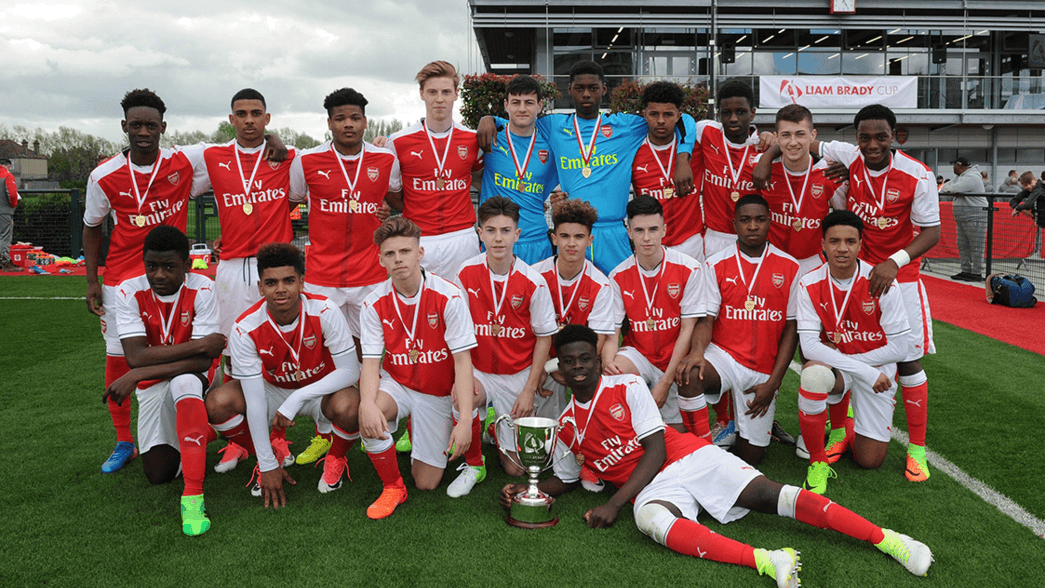 Bukayo Saka poses with the Liam Brady Cup in 2017