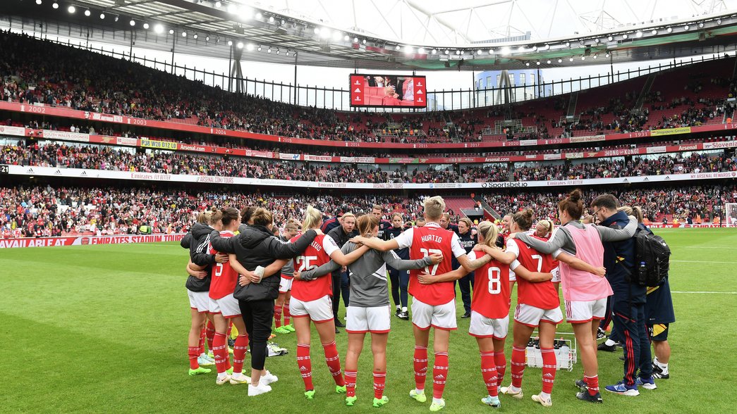 Arsenal Women Huddle