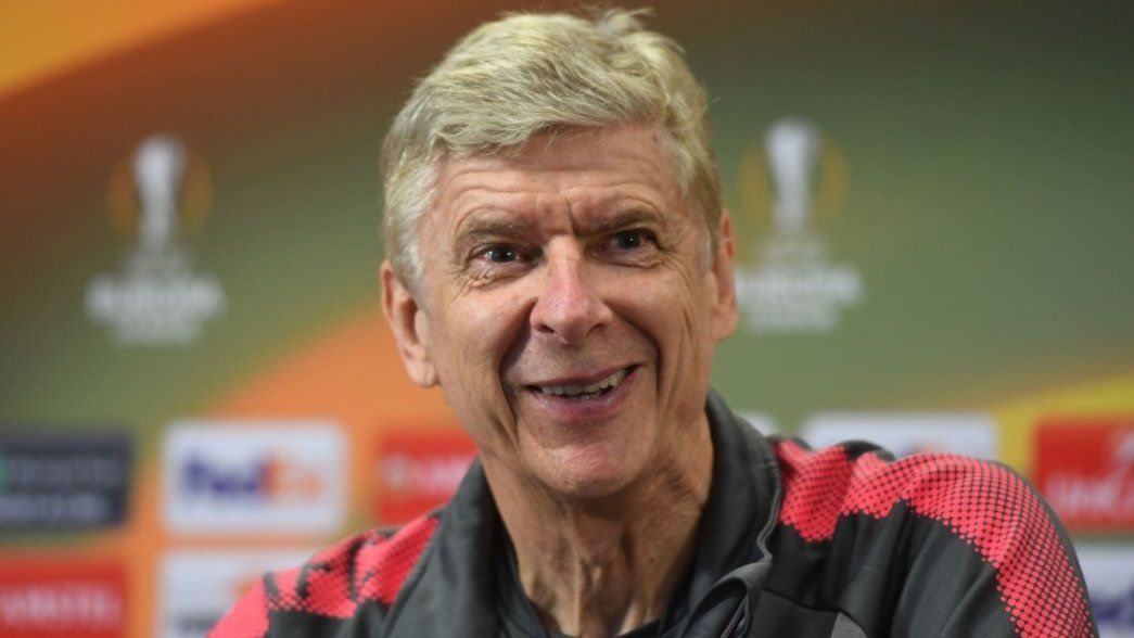 Arsène Wenger smiles during a press conference