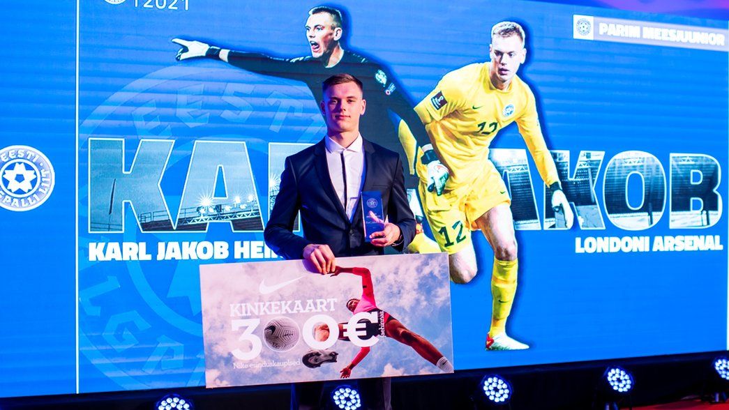 Karl Hein with the Estonian Young Player of the Year award