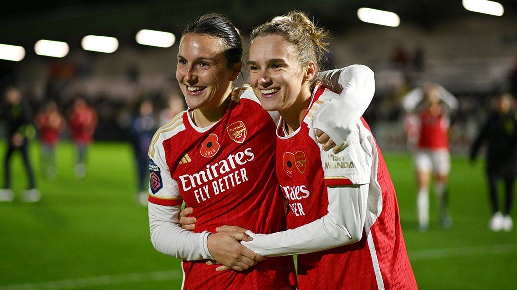 Lotte Wubben-Moy and Vivianne Miedema hug after the game