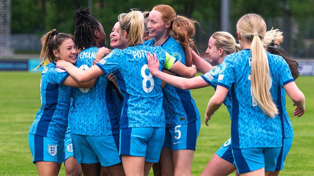 England's U17 squad, including Katie Reid and Michelle Agyemang, celebrate a goal at the U17 Euros