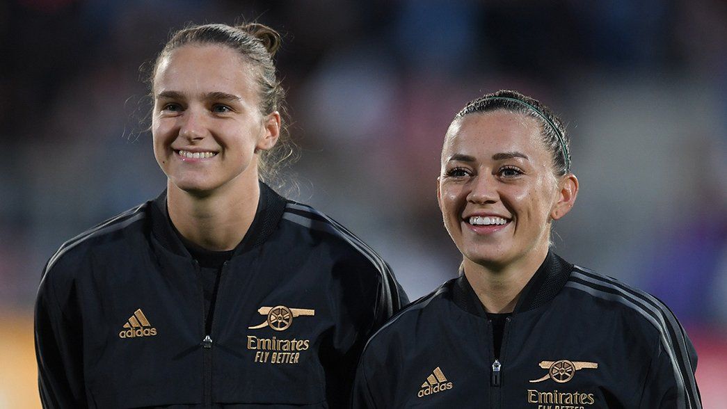 Vivianne Miedema and Katie McCabe smiles whilst lining up for a match at Emirates Stadium