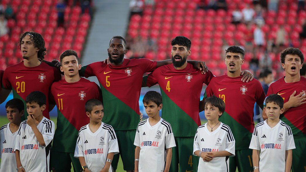 Nuno Tavares and his Portuguese teammates line up to sing their national anthem 