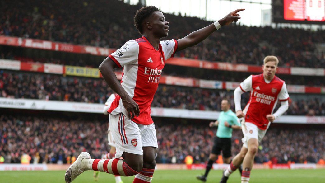 Bukayo Saka celebrates scoring at Emirates Stadium