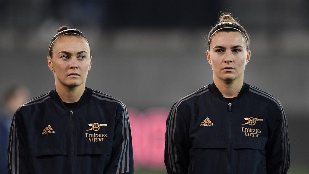Caitlin Foord and Steph Catley line-up ahead of a game