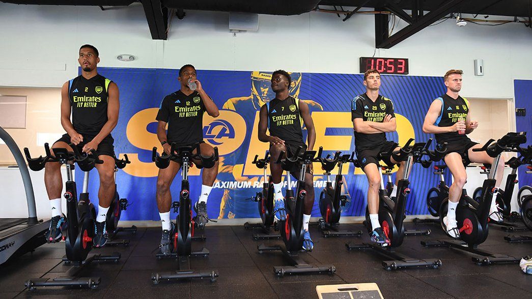 William Saliba, Jurrien Timber, Bukayo Saka, Kai Havertz and Rob Holding on exercise bikes