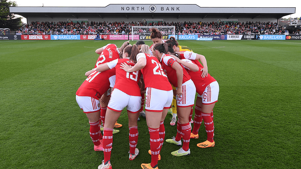 Arsenal Women in a huddle