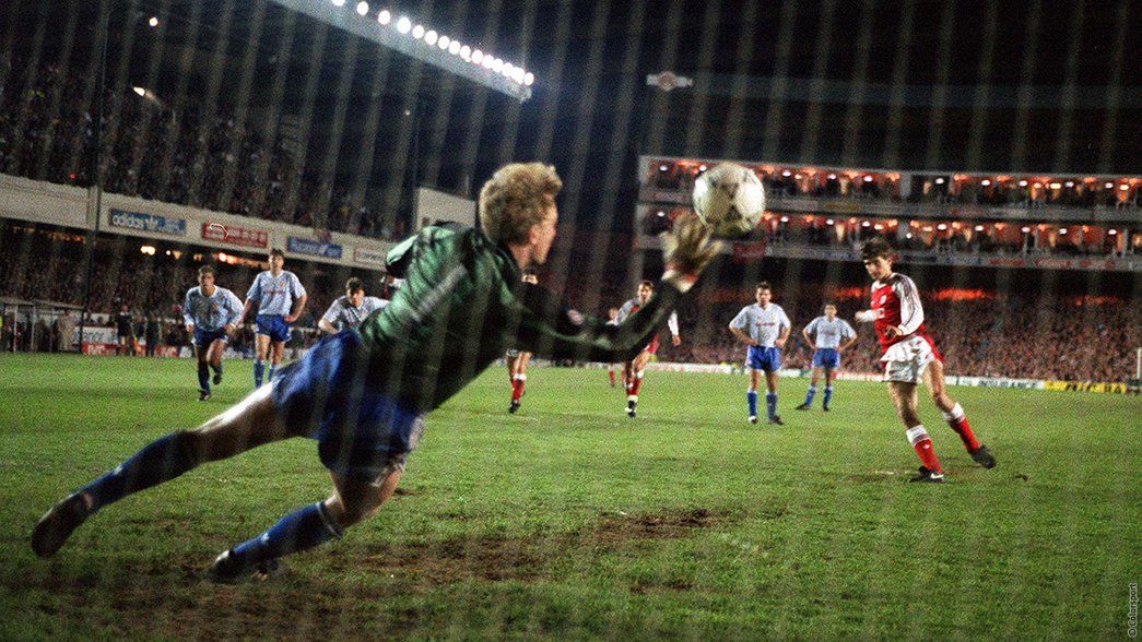 Alan Smith scores against Manchester United in 1991