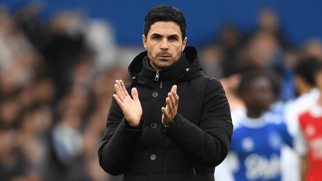 Mikel Arteta claps our supporters following our loss to Everton
