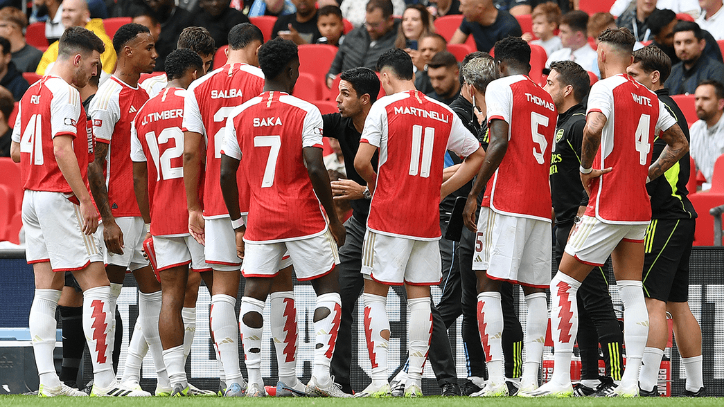 Mikel Arteta performs a team talk during the win against Manchester City