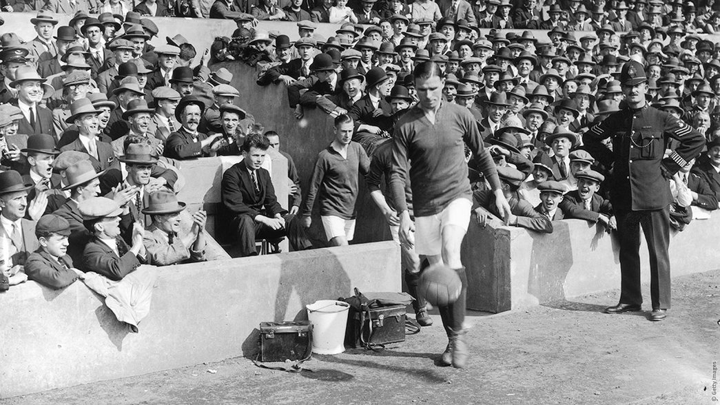 Herbert Chapman's first game - 1925